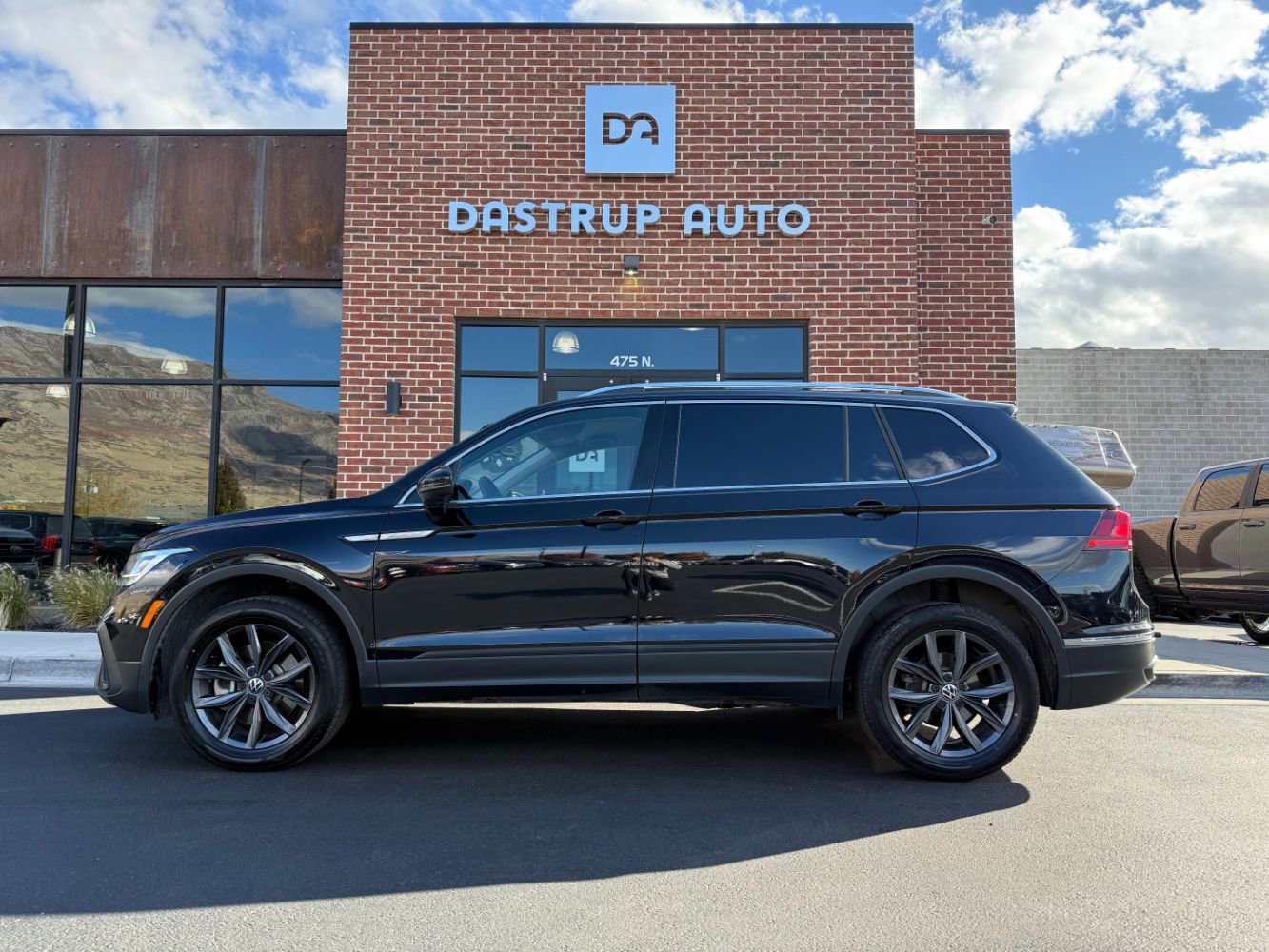 Used 2023 Volkswagen Tiguan SE image 4