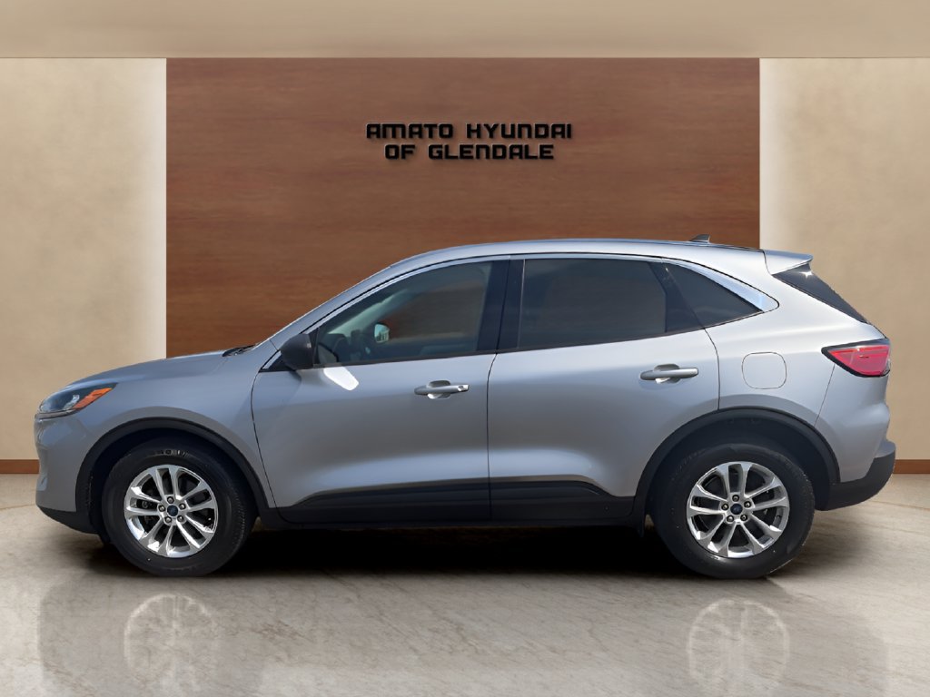 Used 2022 Ford Escape SE w/ Cold Weather Package FWD image 2