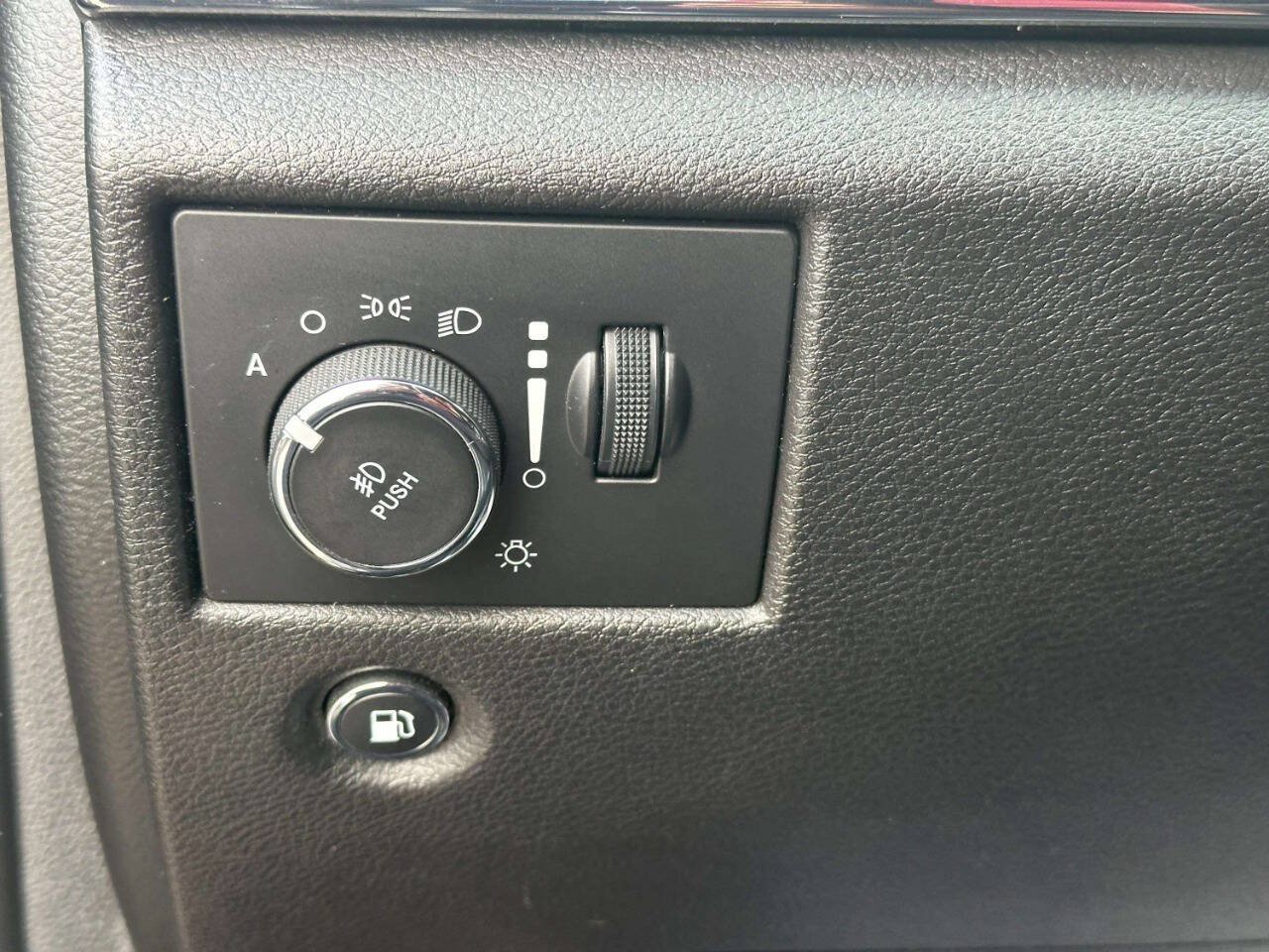 Used 2018 Jeep Grand Cherokee Overland AWD/4WD image 33
