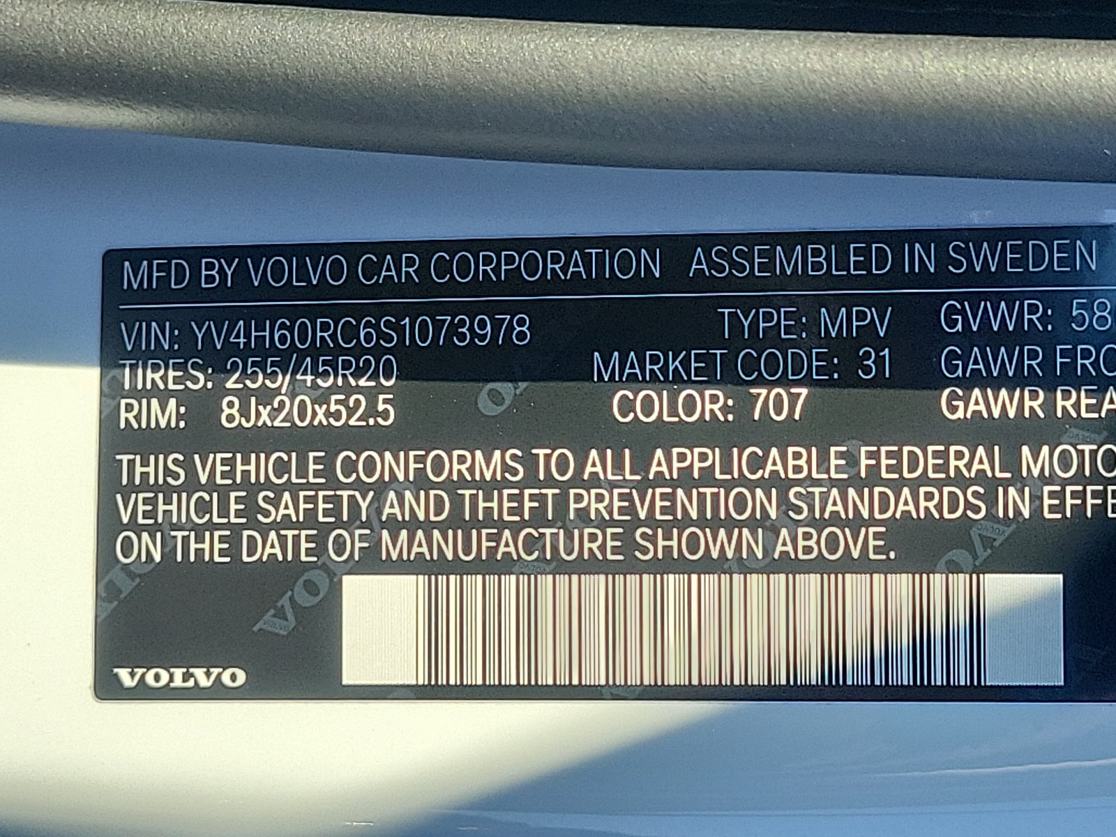 Certified 2025 Volvo XC60 T8 Plus w/ Protection Package Premier image 20