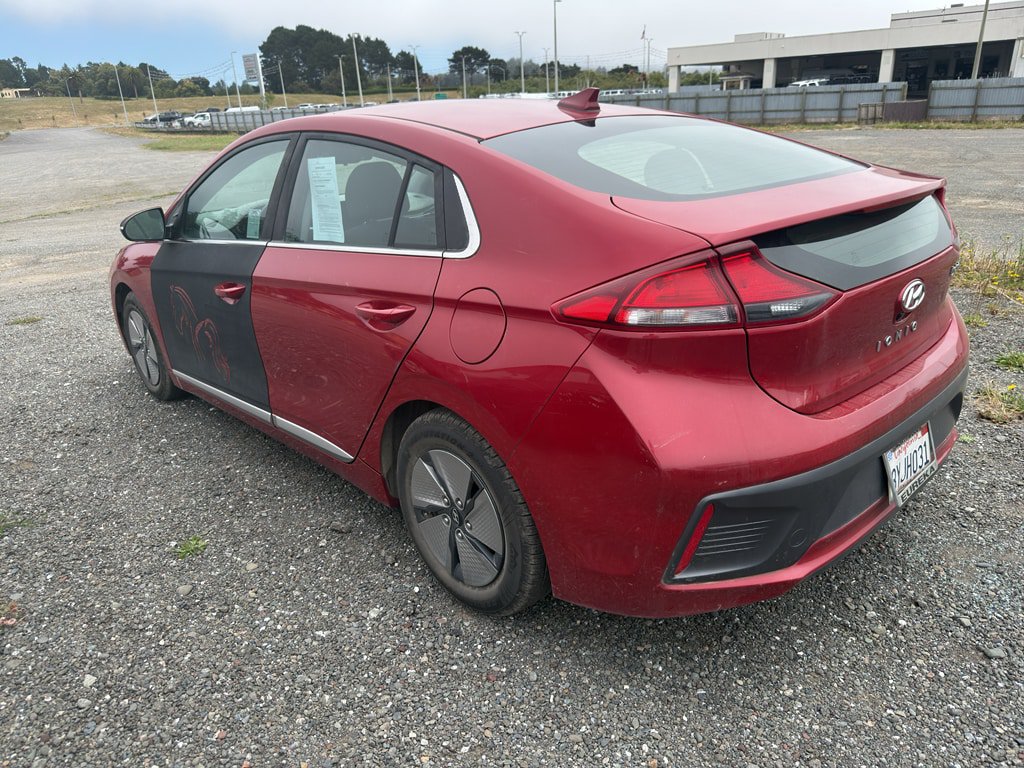 Used 2022 Hyundai Ioniq SE FWD image 3