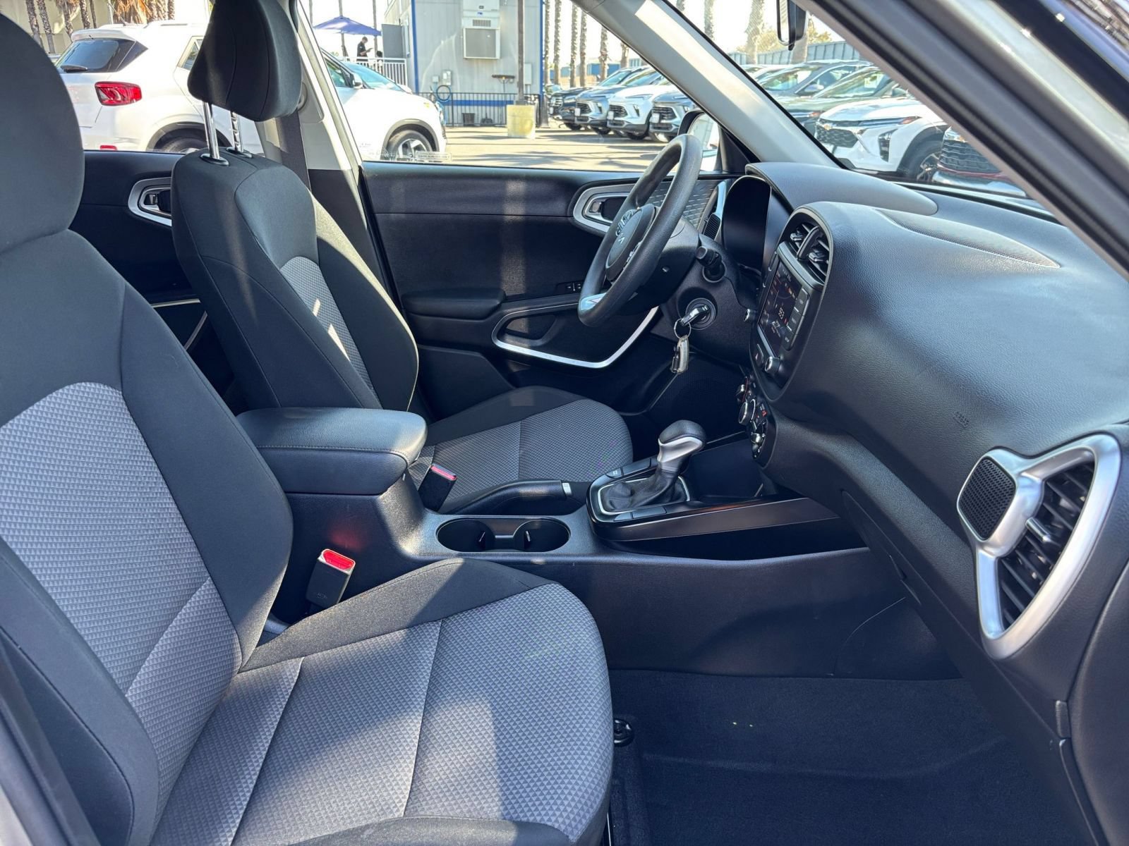 Used 2025 Kia Soul LX w/ LX Technology Package FWD image 34