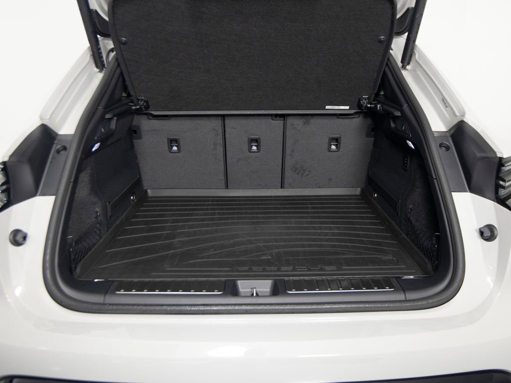 New 2026 Porsche Macan Turbo Electric image 44