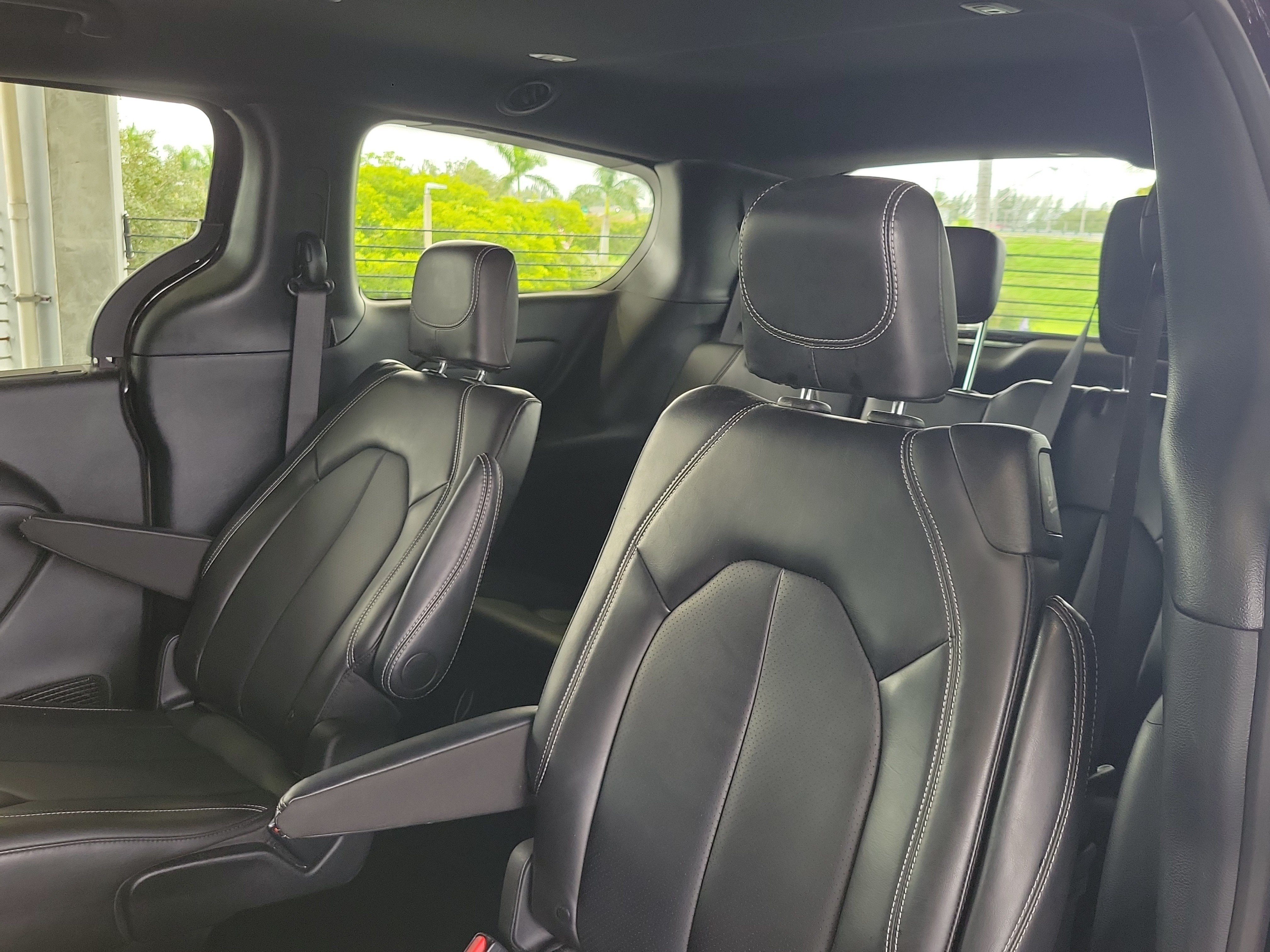 Certified 2025 Chrysler Pacifica Select FWD image 10