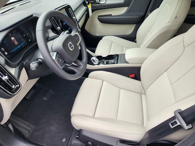 Used 2025 Volvo XC40 B5 Ultra w/ Climate Package image 15