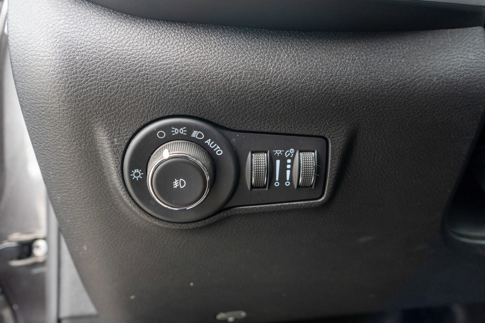 Used 2023 Jeep Compass Latitude w/ Convenience Group AWD/4WD image 16