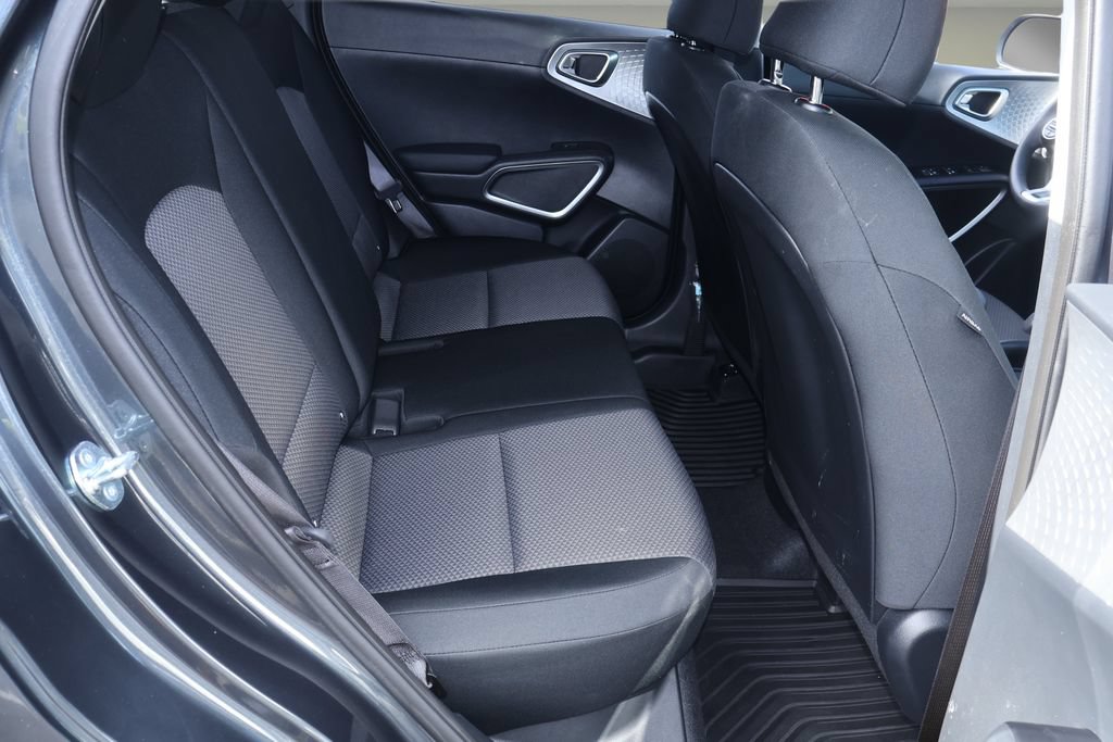 Used 2025 Kia Soul LX w/ LX Technology Package FWD image 21