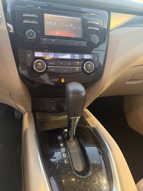 Used 2016 Nissan Rogue SV AWD/4WD image 15