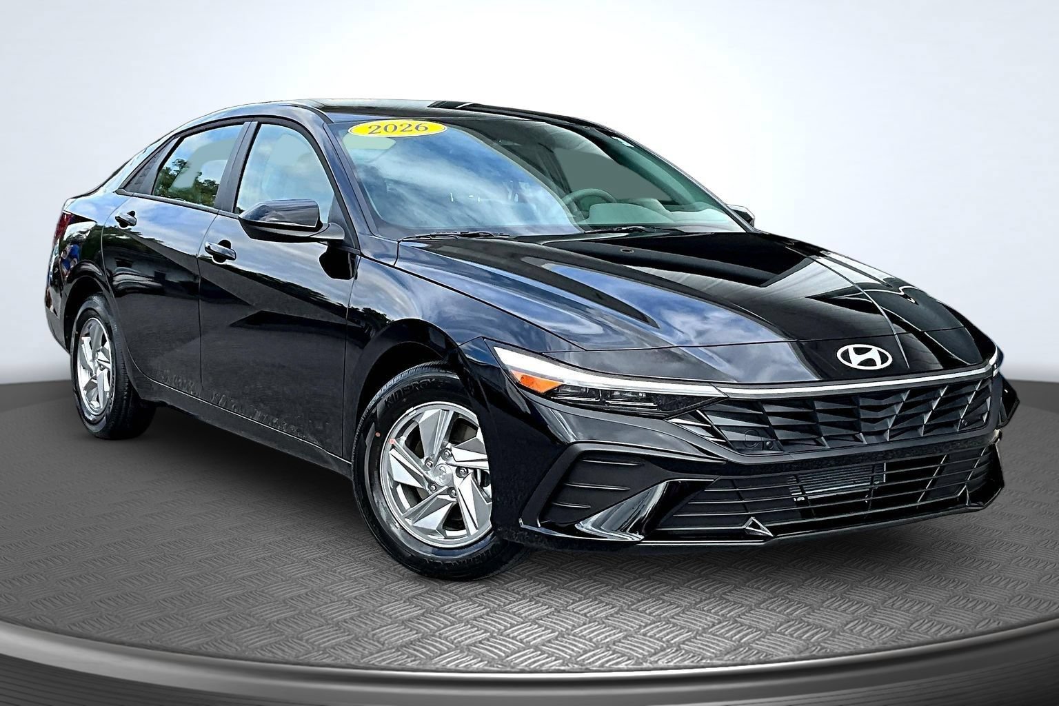 Used 2026 Hyundai Elantra SE FWD image 2