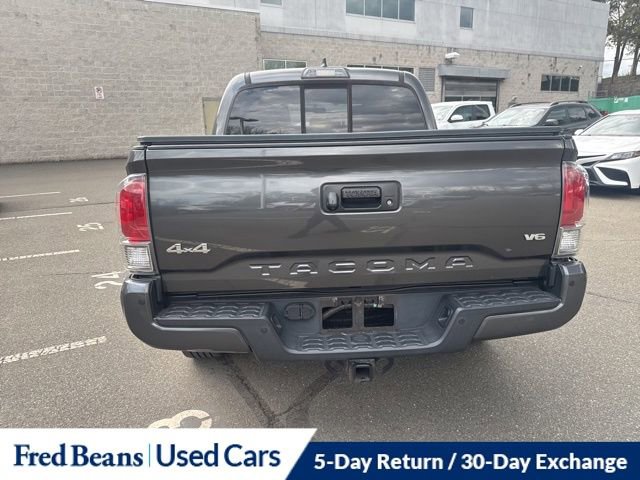 Used 2016 Toyota Tacoma Limited w/ Towing Package image 11