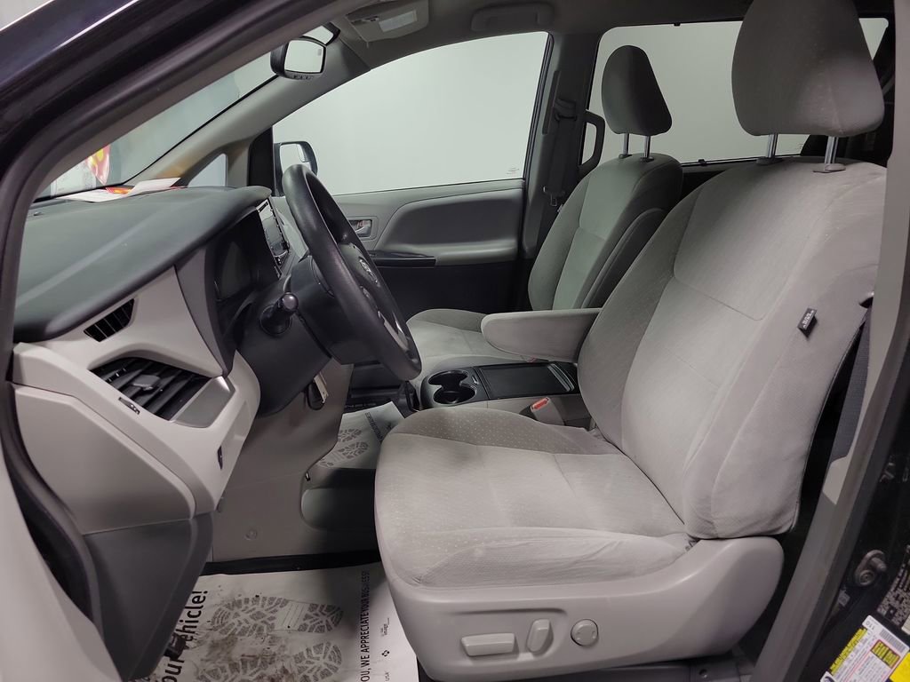 Used 2019 Toyota Sienna LE image 13