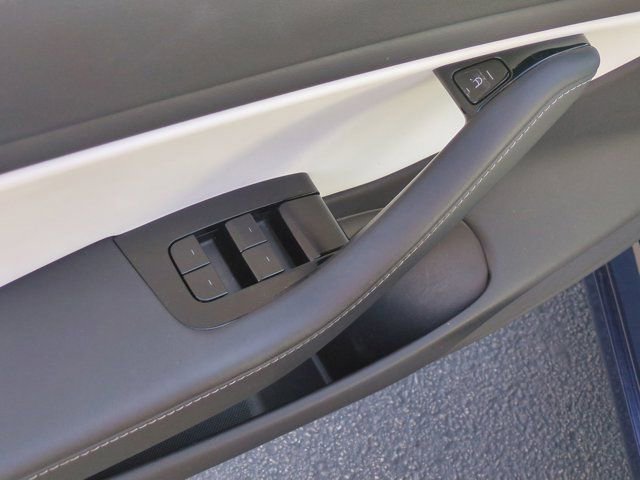 Used 2019 Tesla Model 3 Standard Range Plus image 16