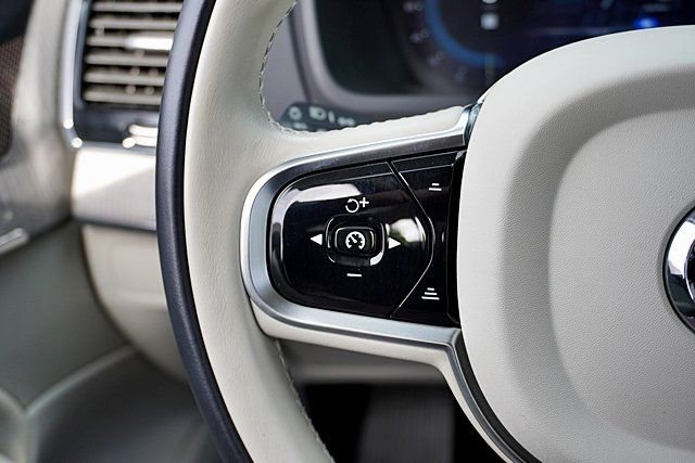 Used 2025 Volvo XC90 B6 Plus w/ Protection Package Premier image 34