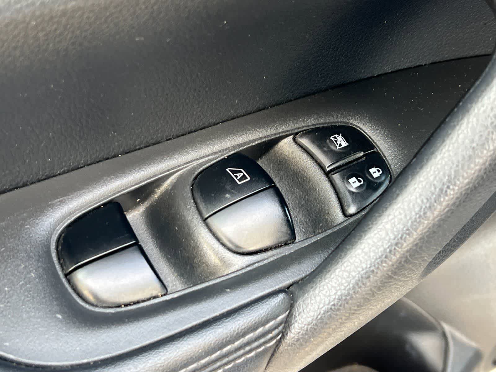 Used 2019 Nissan Rogue SV FWD image 14