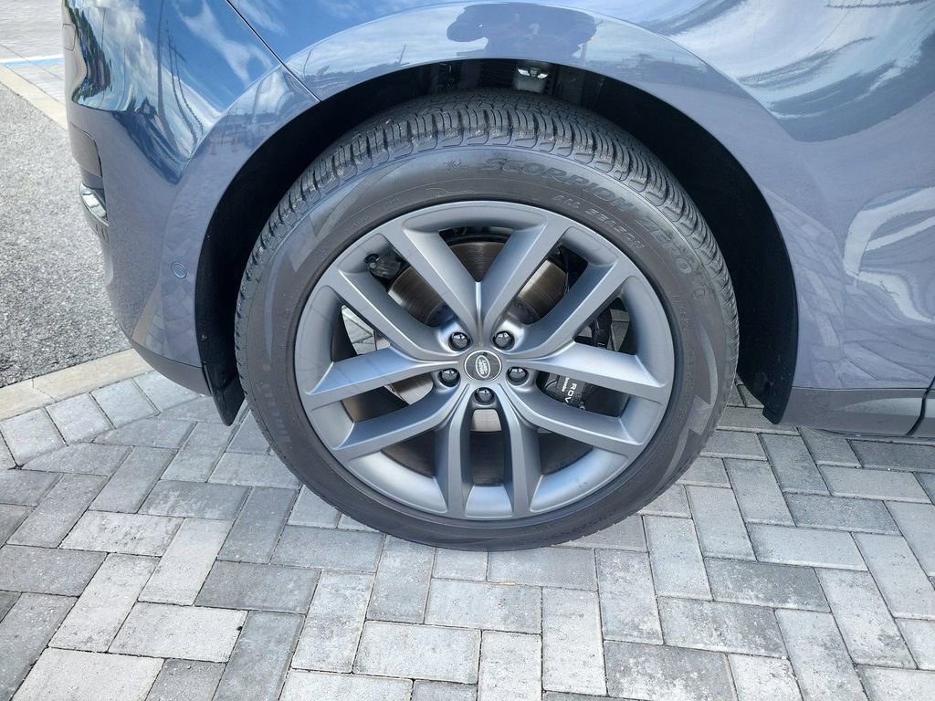 Used 2025 Land Rover Range Rover Sport SE AWD/4WD image 13