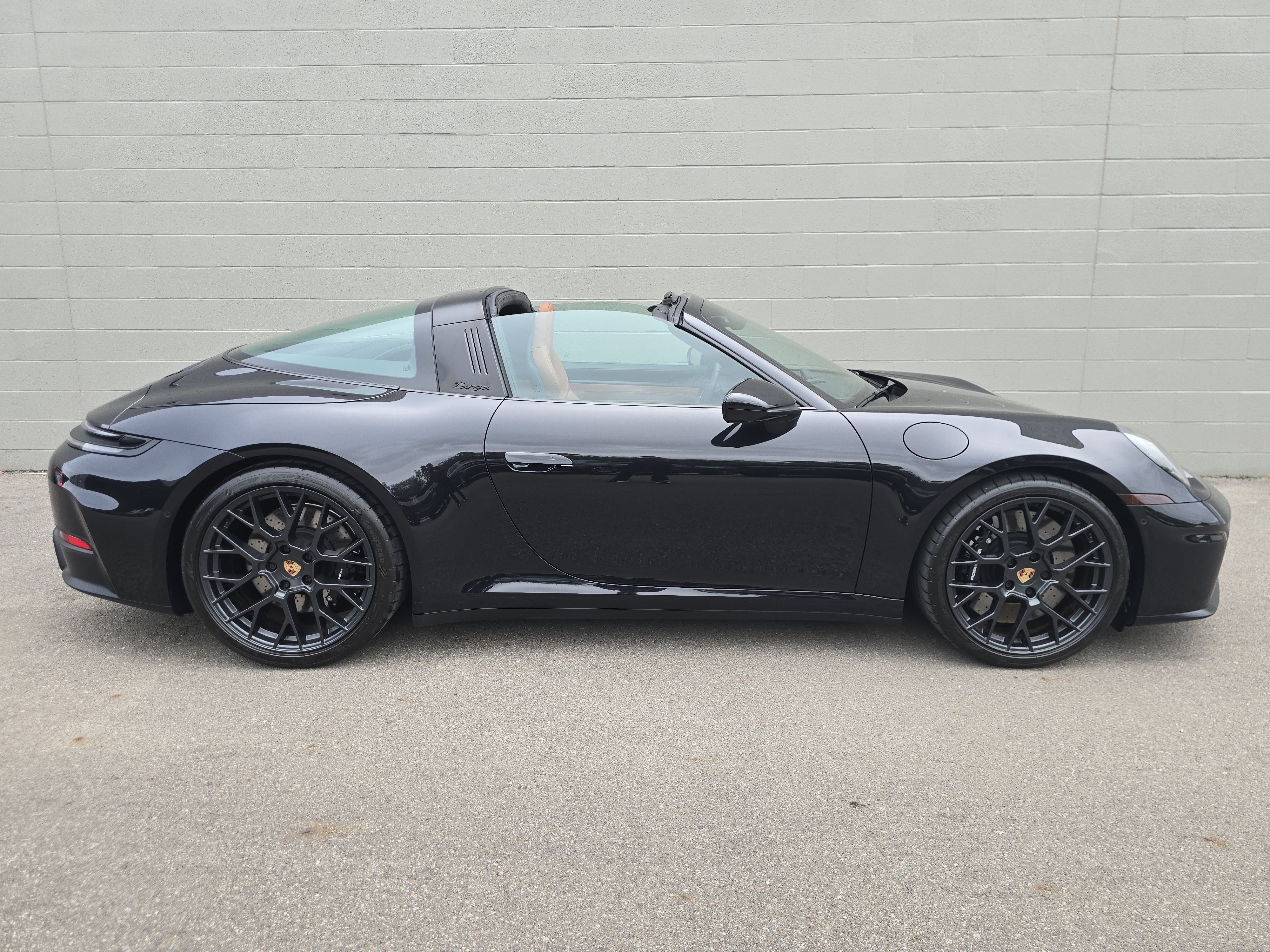 Certified 2025 Porsche 911 Targa 4 GTS AWD/4WD image 16