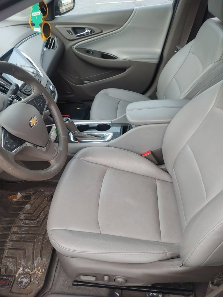 Used 2017 Chevrolet Malibu LT w/ Leather Package FWD image 11