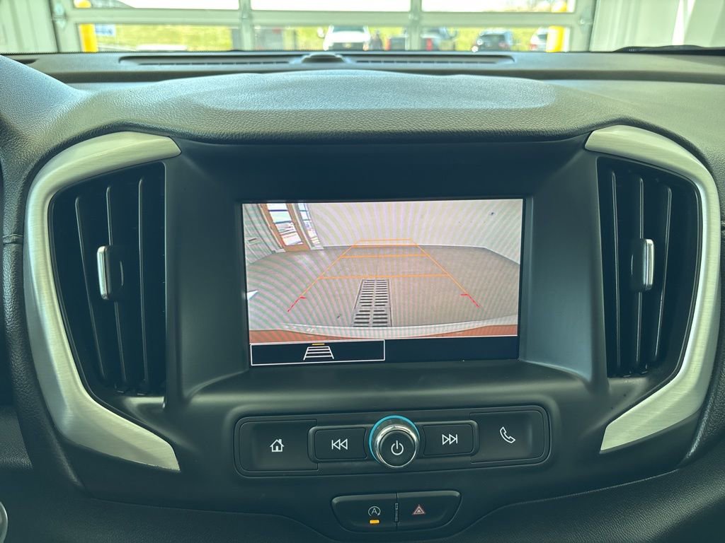 Used 2024 GMC Terrain SLE w/ Driver Convenience Package image 13