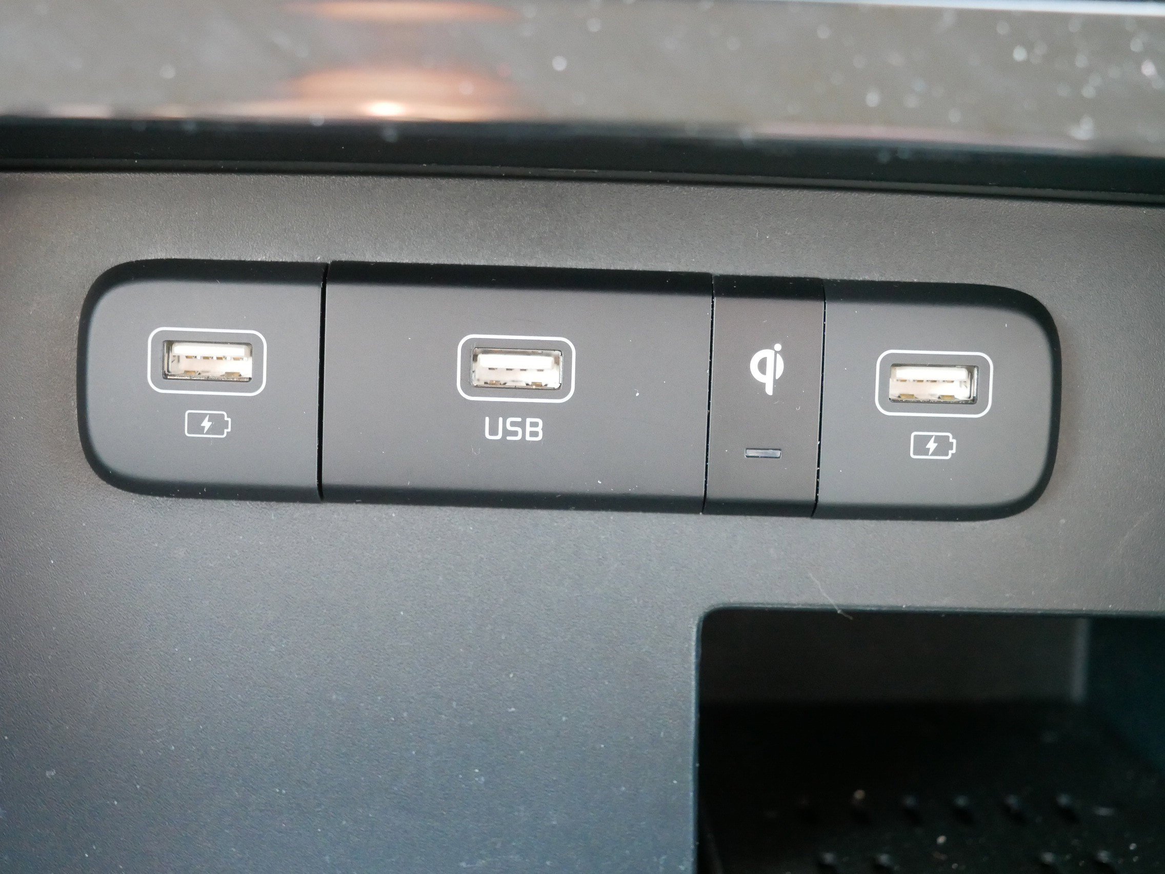 Certified 2024 Kia Carnival EX image 33