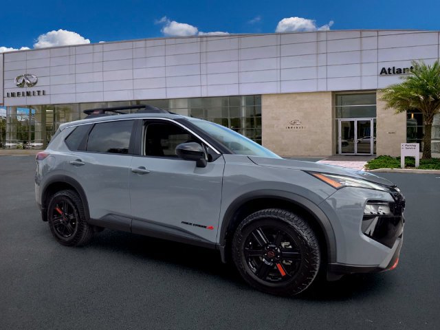 Used 2025 Nissan Rogue SV AWD/4WD image 2