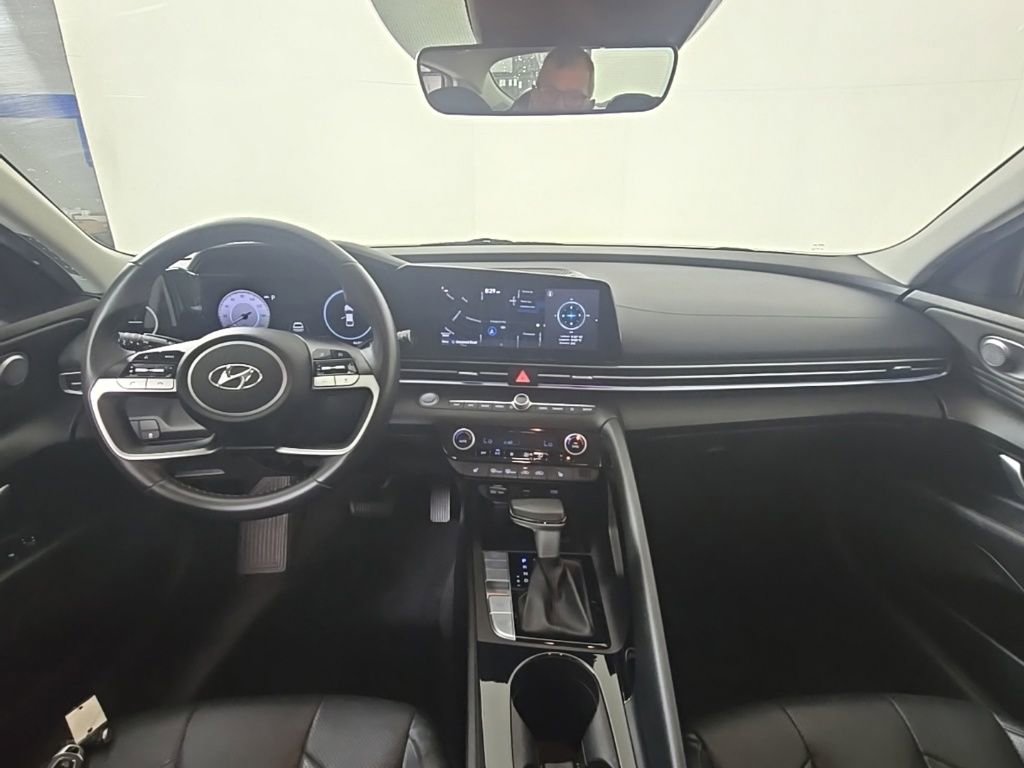 Used 2022 Hyundai Elantra Limited image 30