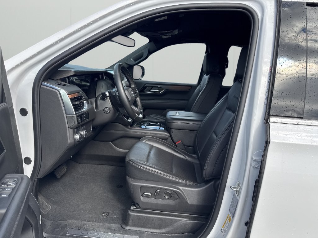 Used 2025 GMC Yukon XL Denali AWD/4WD image 10