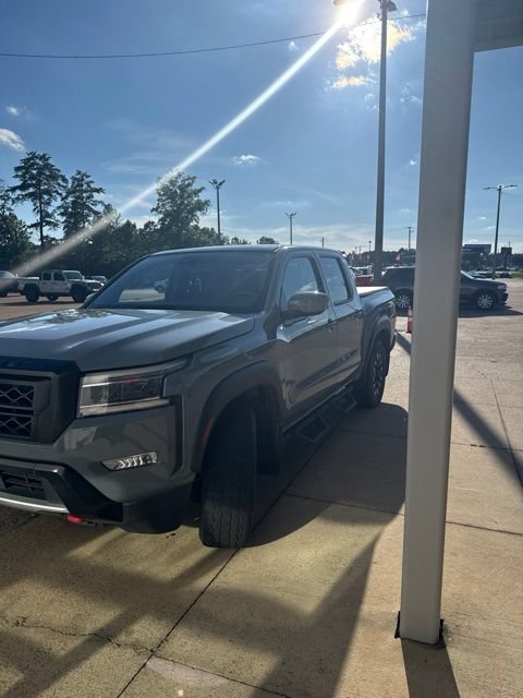 Used 2024 Nissan Frontier Pro-X RWD image 2