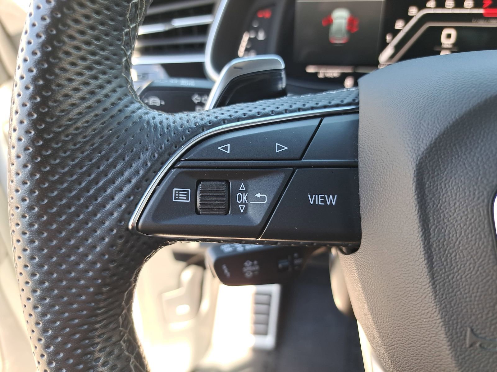 Used 2023 Audi RS Q8 image 17