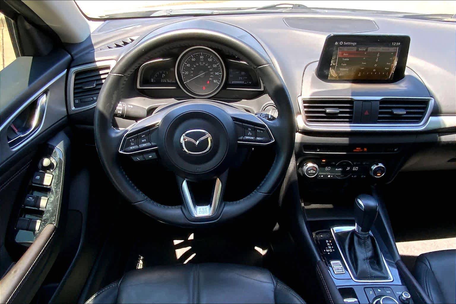 Used 2018 MAZDA MAZDA3 Touring FWD image 5
