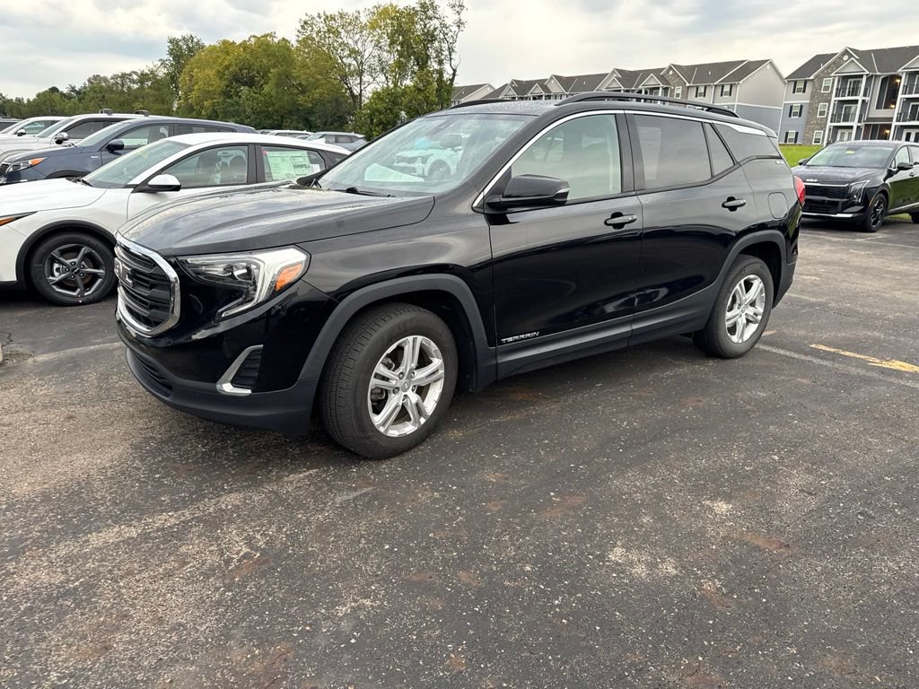 Used 2020 GMC Terrain SLE w/ Driver Convenience Package FWD image 2