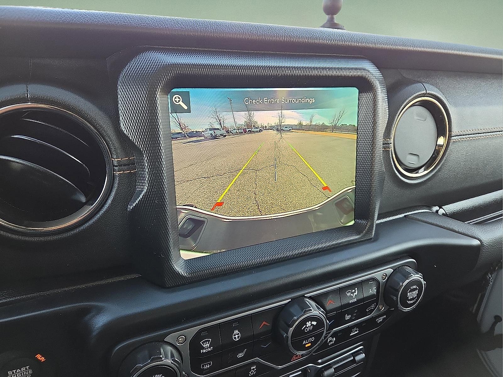 Used 2023 Jeep Gladiator Overland image 16