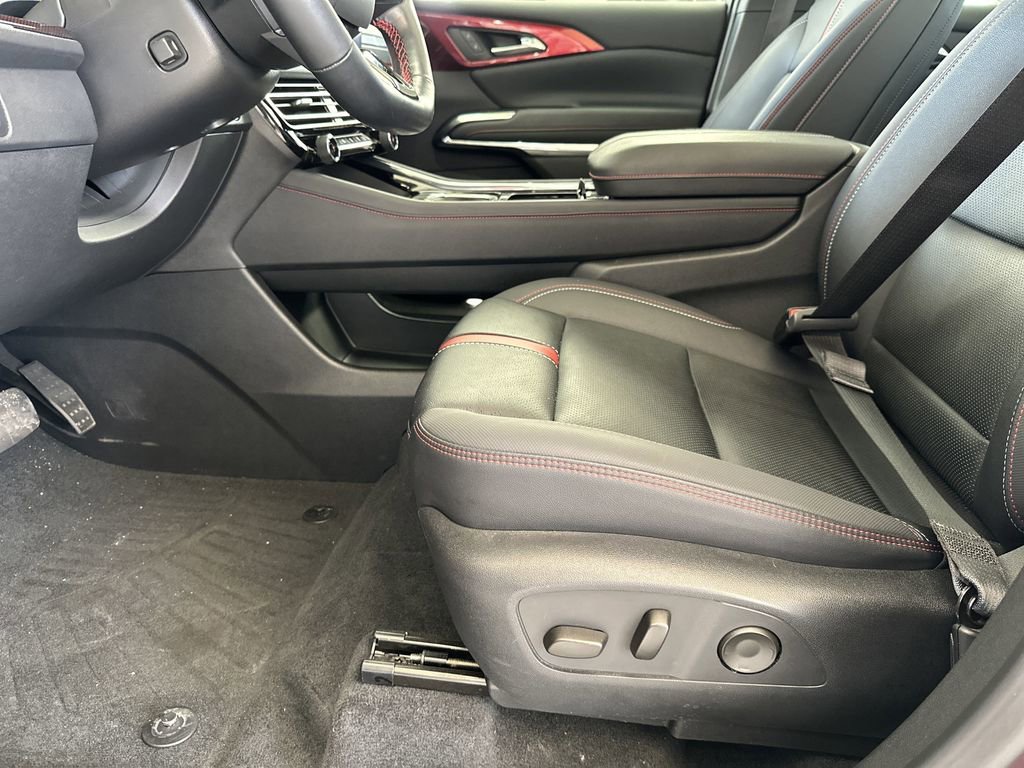 Certified 2024 Chevrolet Traverse RS image 15