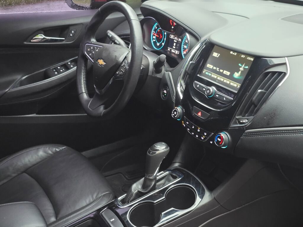 Used 2018 Chevrolet Cruze Premier image 18