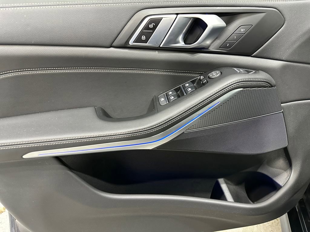 Used 2022 BMW X5 xDrive40i w/ M Sport Package image 14