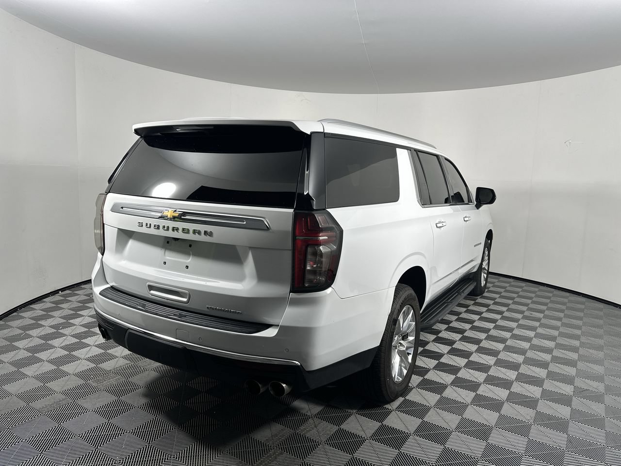 Used 2022 Chevrolet Suburban Premier RWD image 19