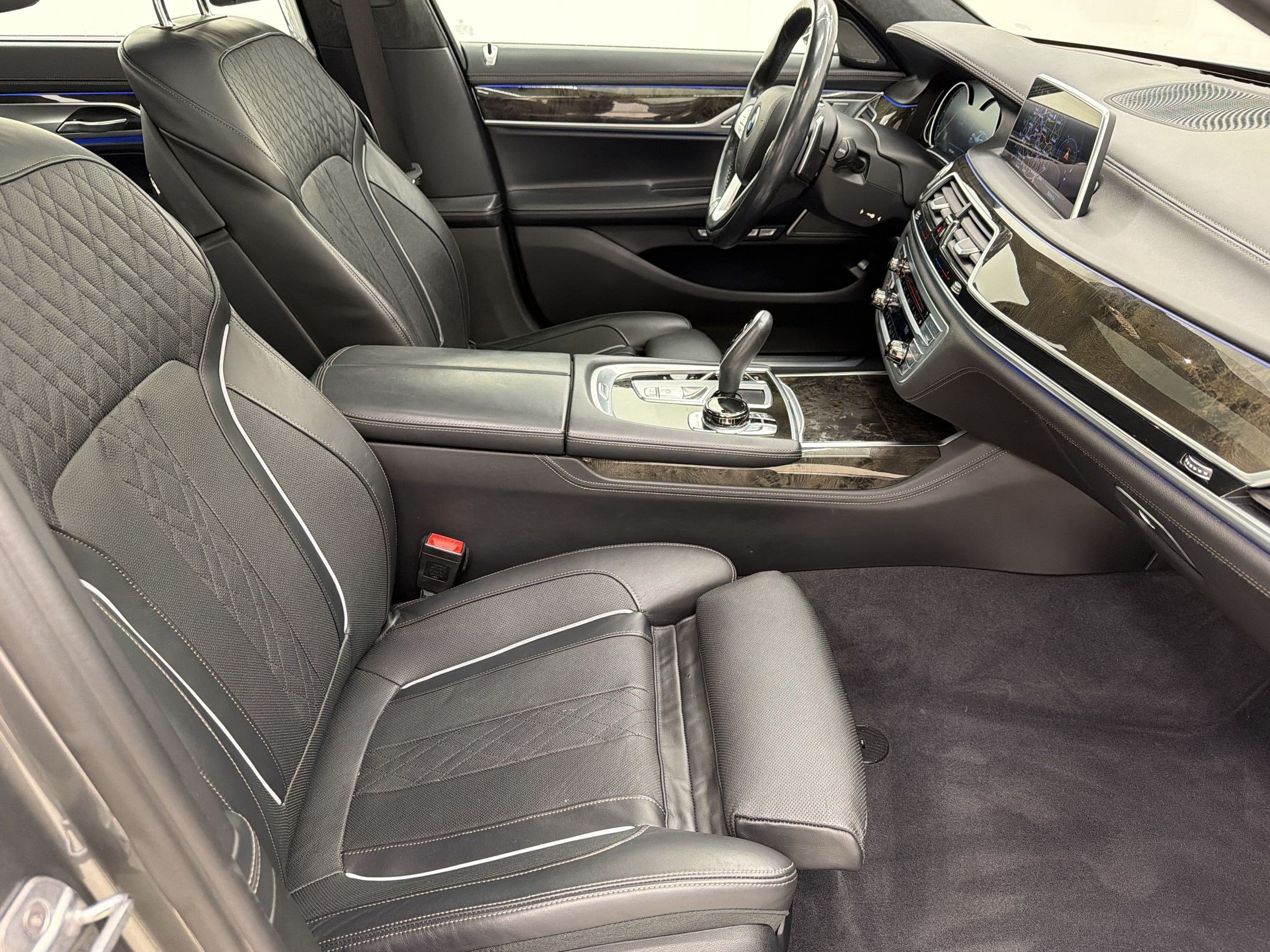 Used 2016 BMW 750i xDrive AWD/4WD image 30