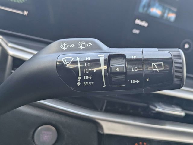 Used 2024 Kia Sorento LX image 27