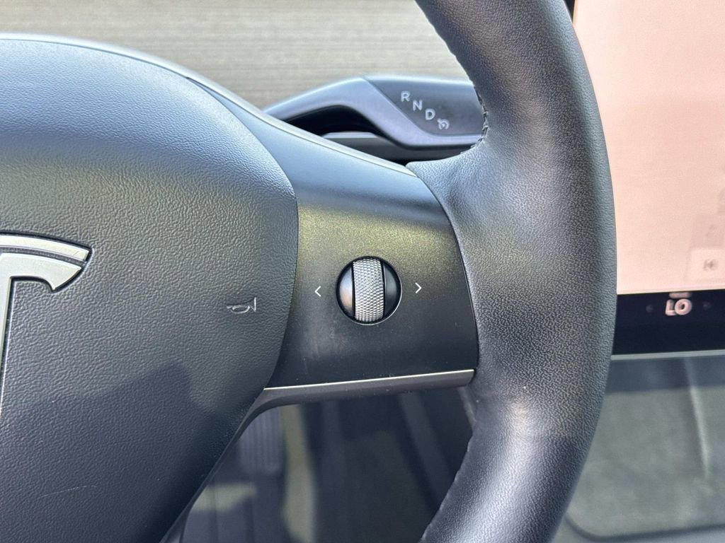 Used 2022 Tesla Model Y Long Range image 10