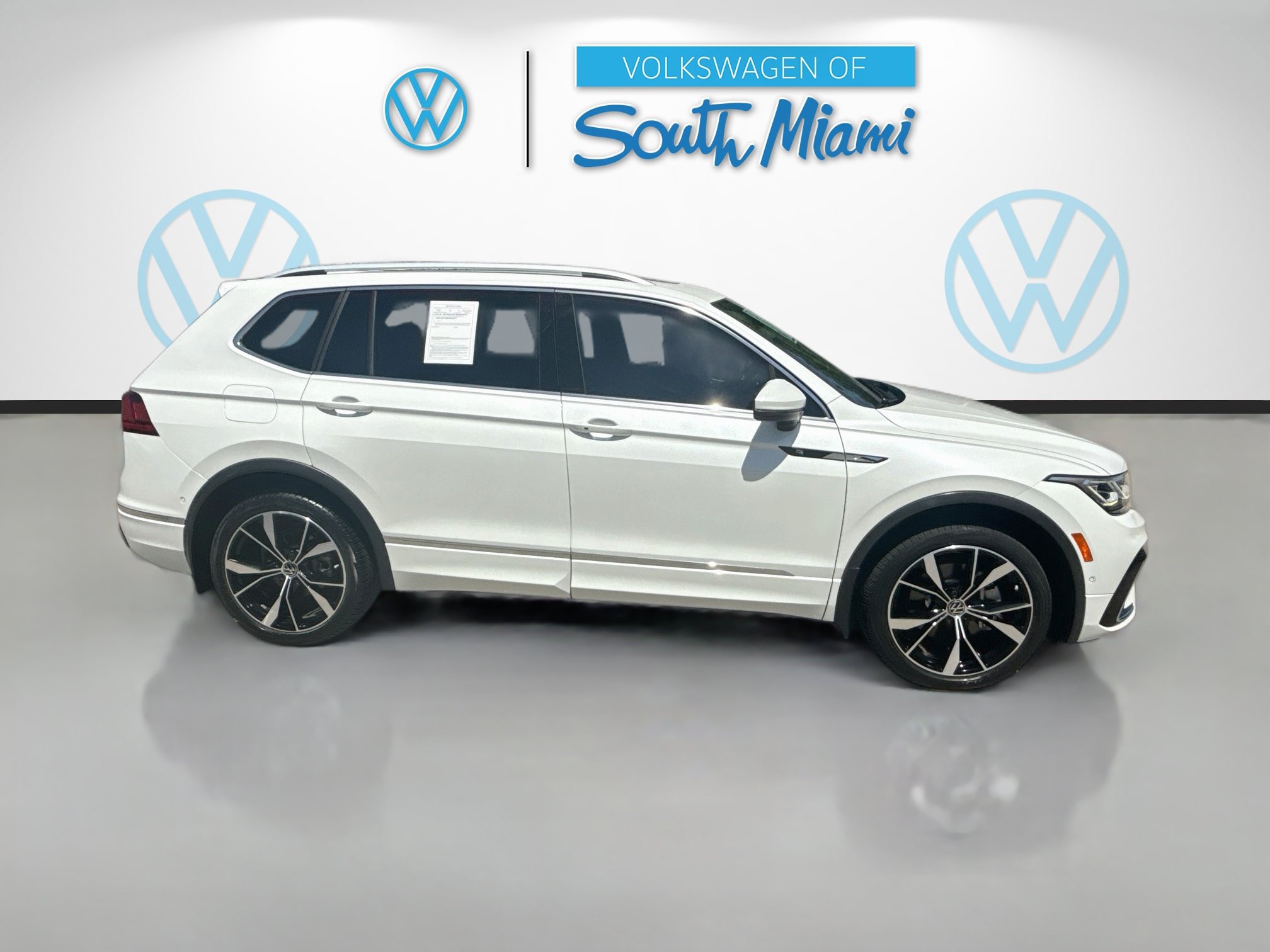 Used 2022 Volkswagen Tiguan SEL R-Line AWD/4WD image 8