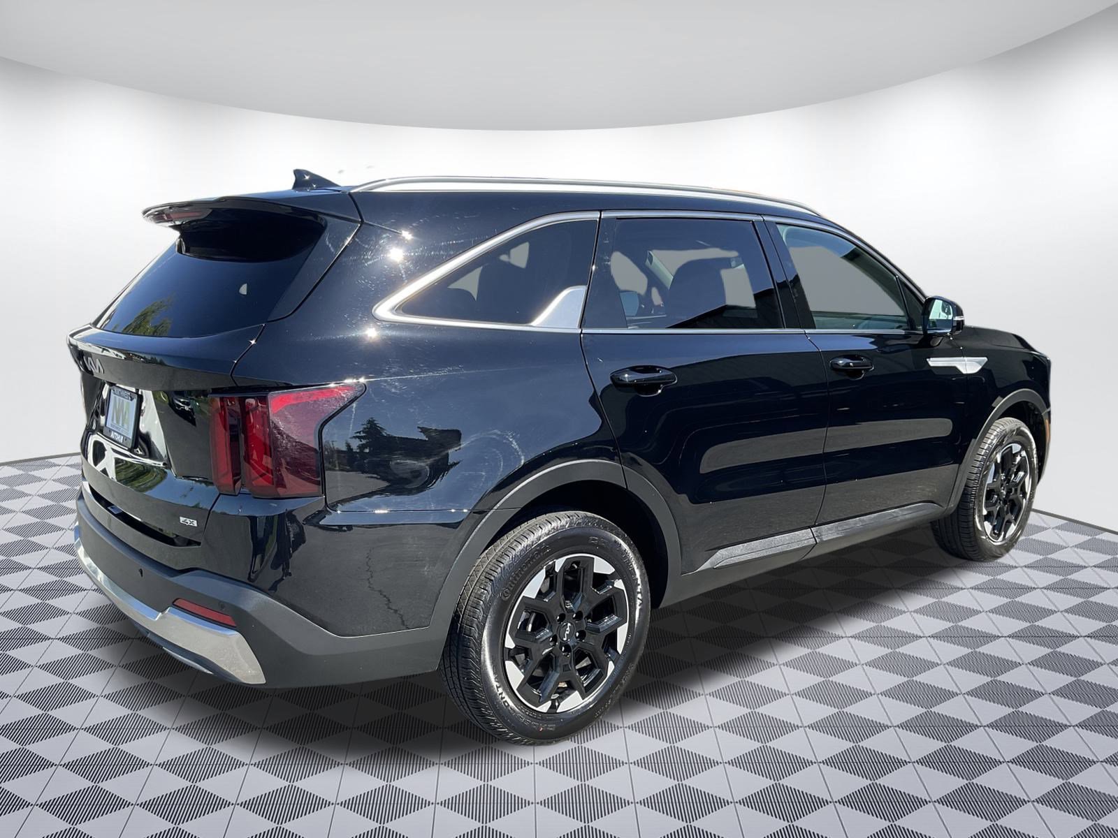 Used 2024 Kia Sorento S image 3