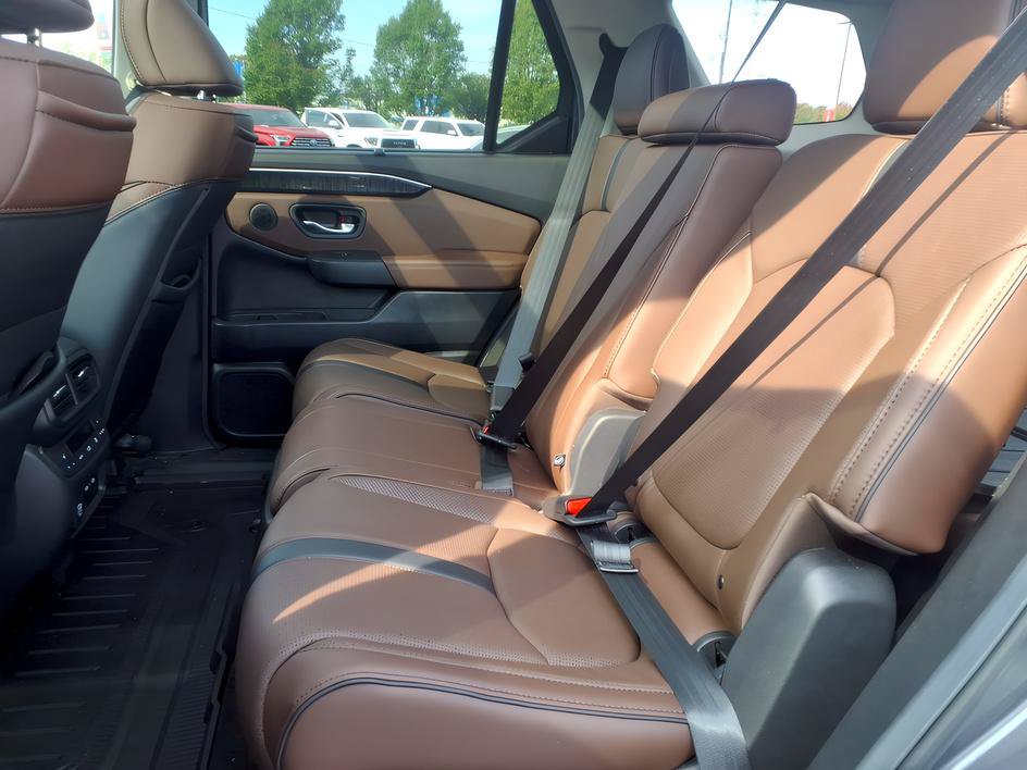 Used 2025 Honda Pilot Elite image 13