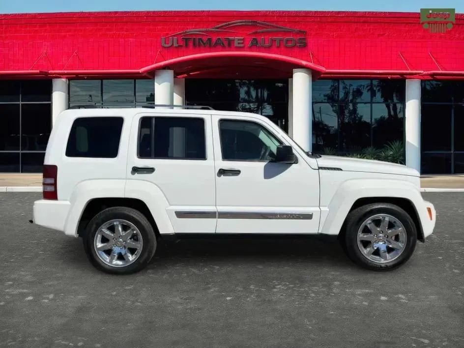 Used 2010 Jeep Liberty Limited w/ Tire & Wheel Group AWD/4WD image 5
