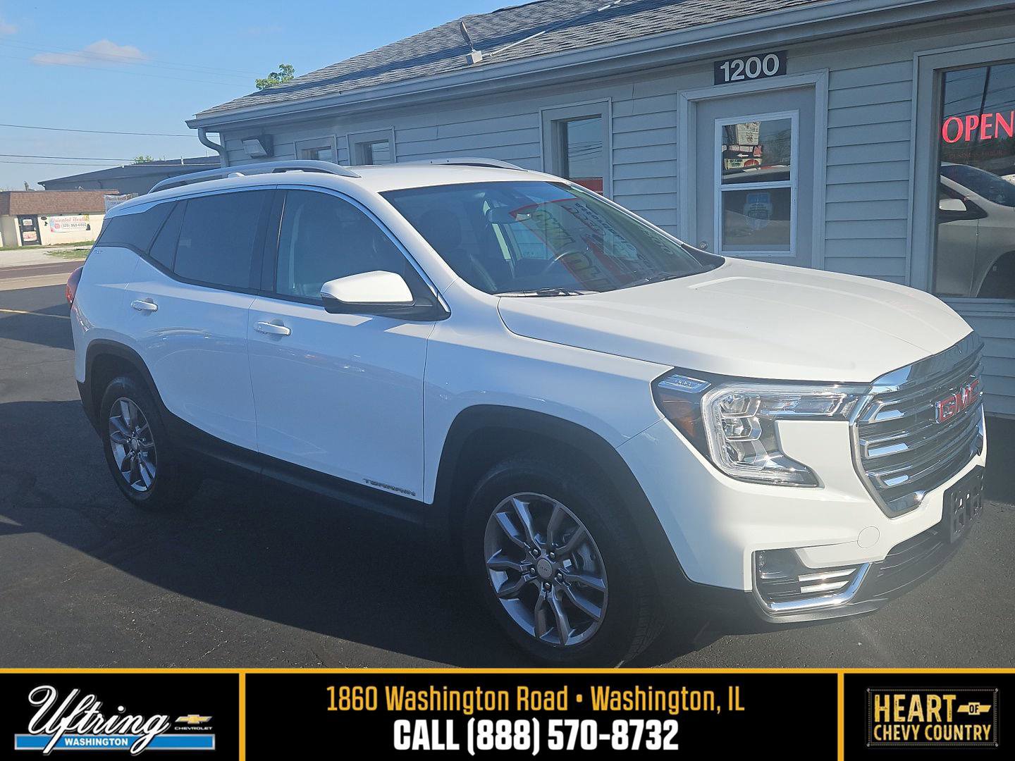 Used 2022 GMC Terrain SLT AWD/4WD image 1
