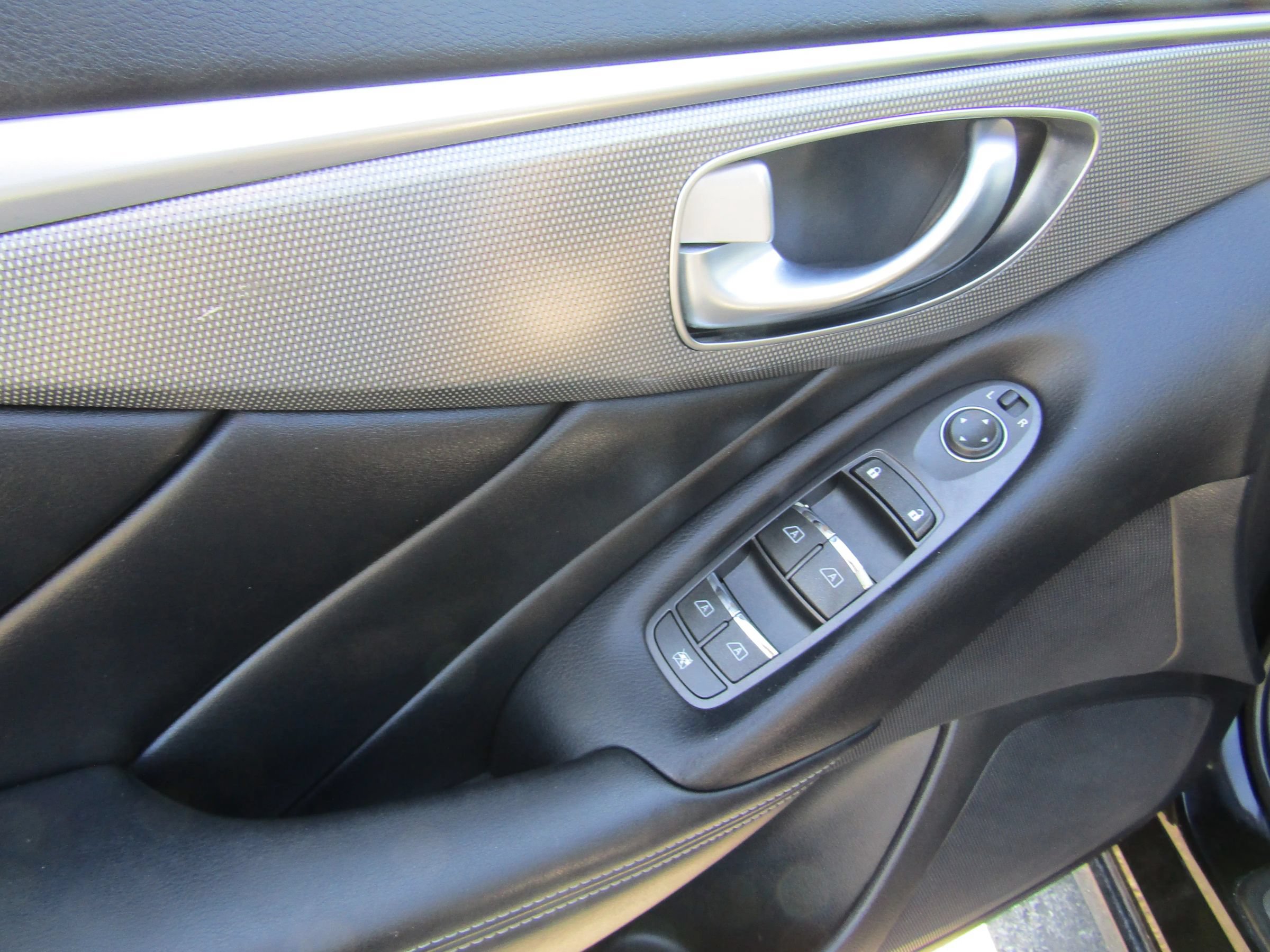 Used 2014 INFINITI Q50 Premium w/ All Weather Package RWD image 15