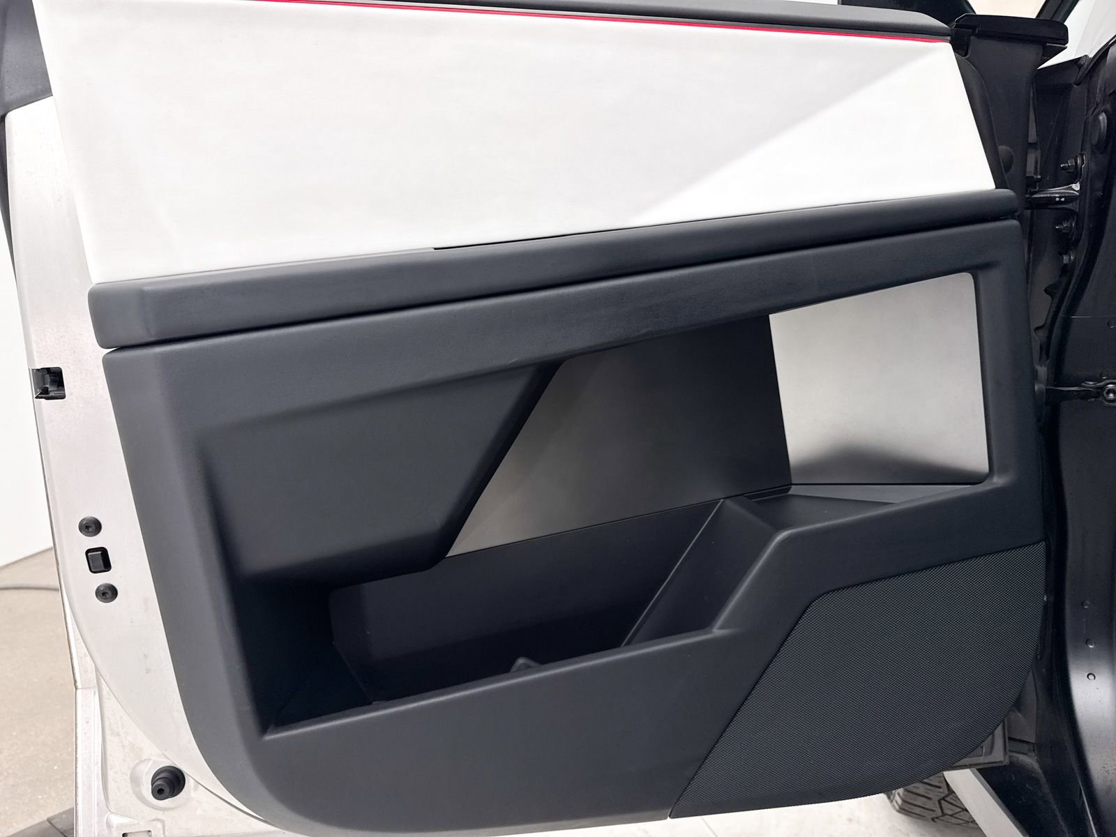 Used 2024 Tesla Cybertruck AWD Crew Cab image 36