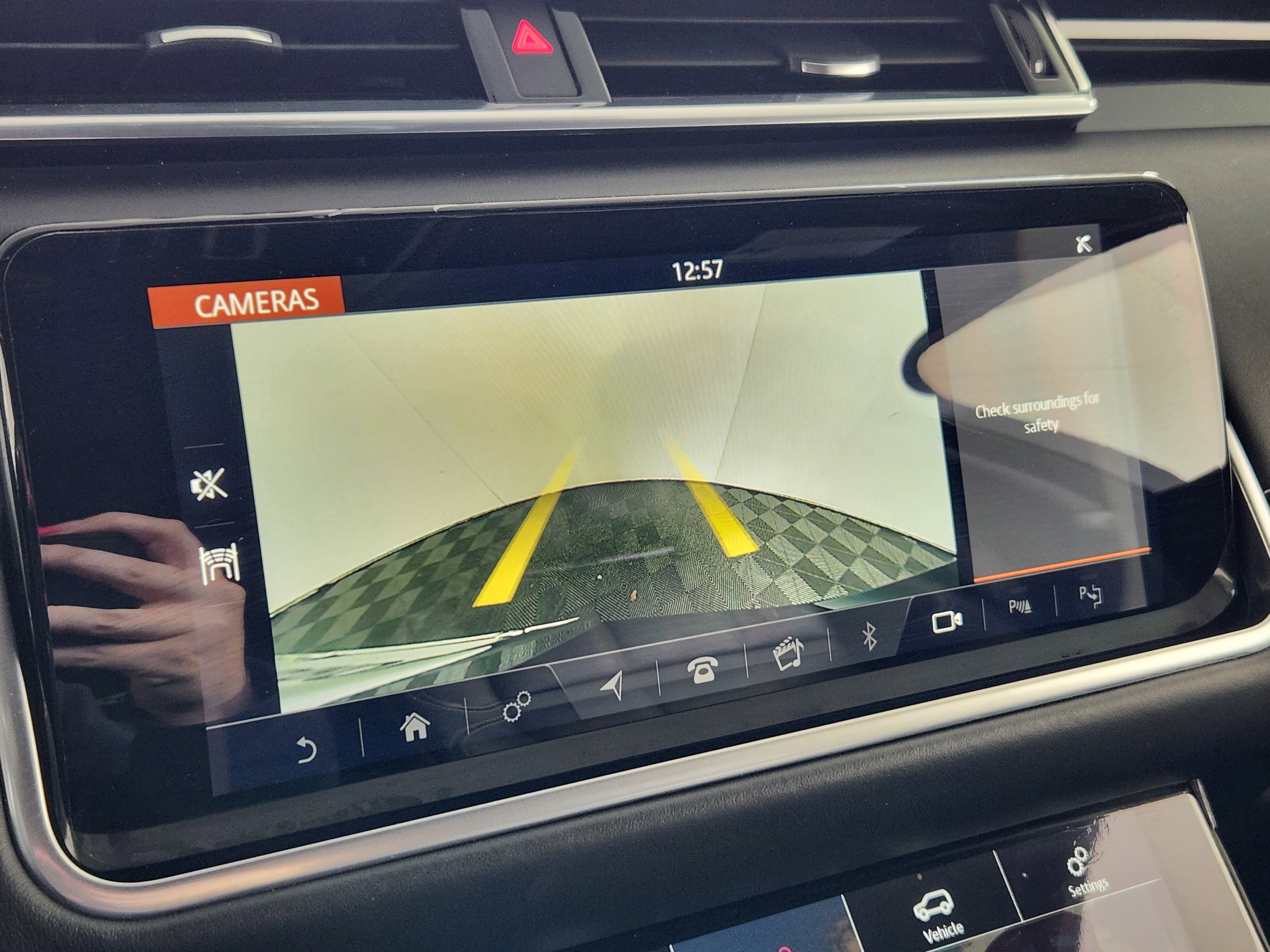 Used 2018 Land Rover Range Rover Velar R-Dynamic HSE image 22