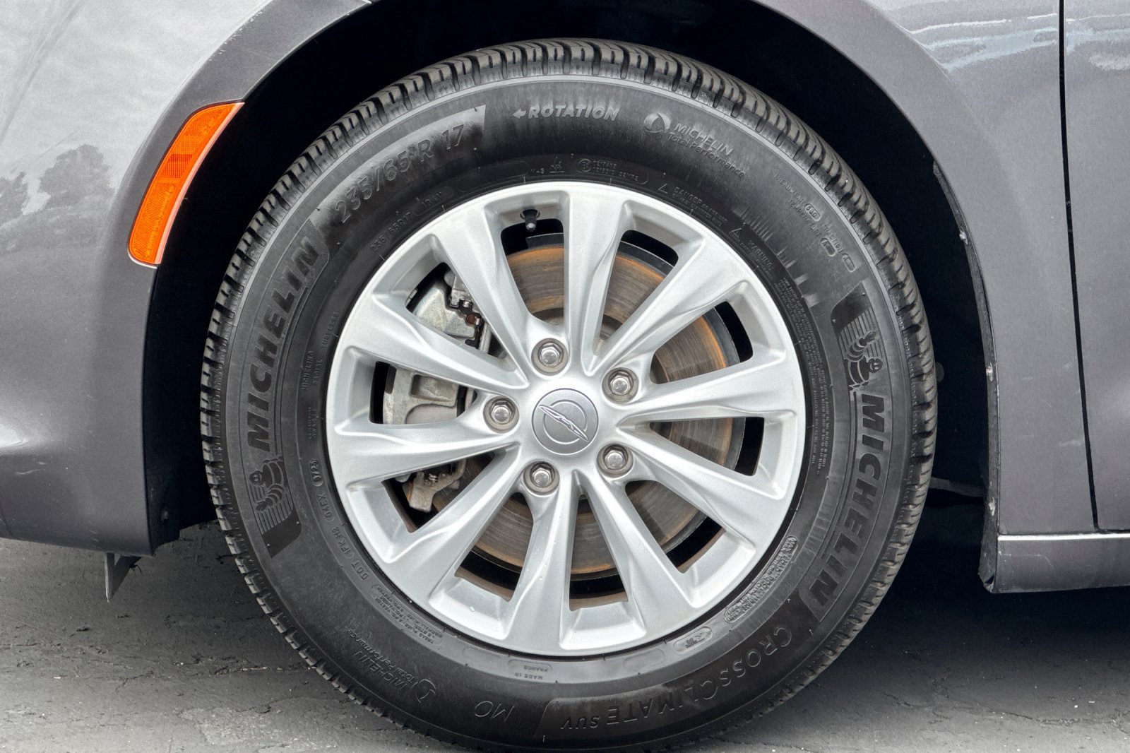 Used 2018 Chrysler Pacifica Touring-L FWD image 34