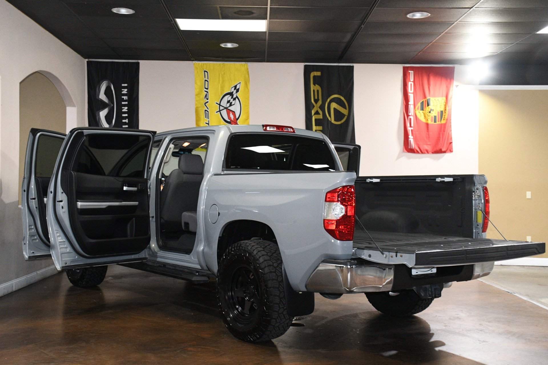 Used 2019 Toyota Tundra SR5 w/ SR5 Upgrade Package AWD/4WD image 92