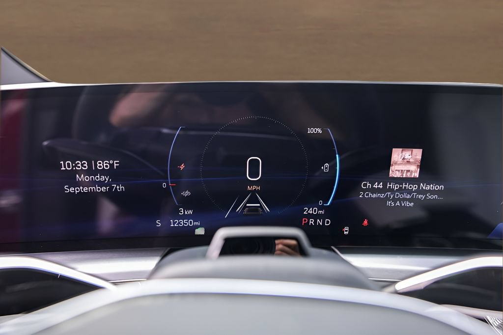 Certified 2024 Cadillac Lyriq Luxury RWD image 10