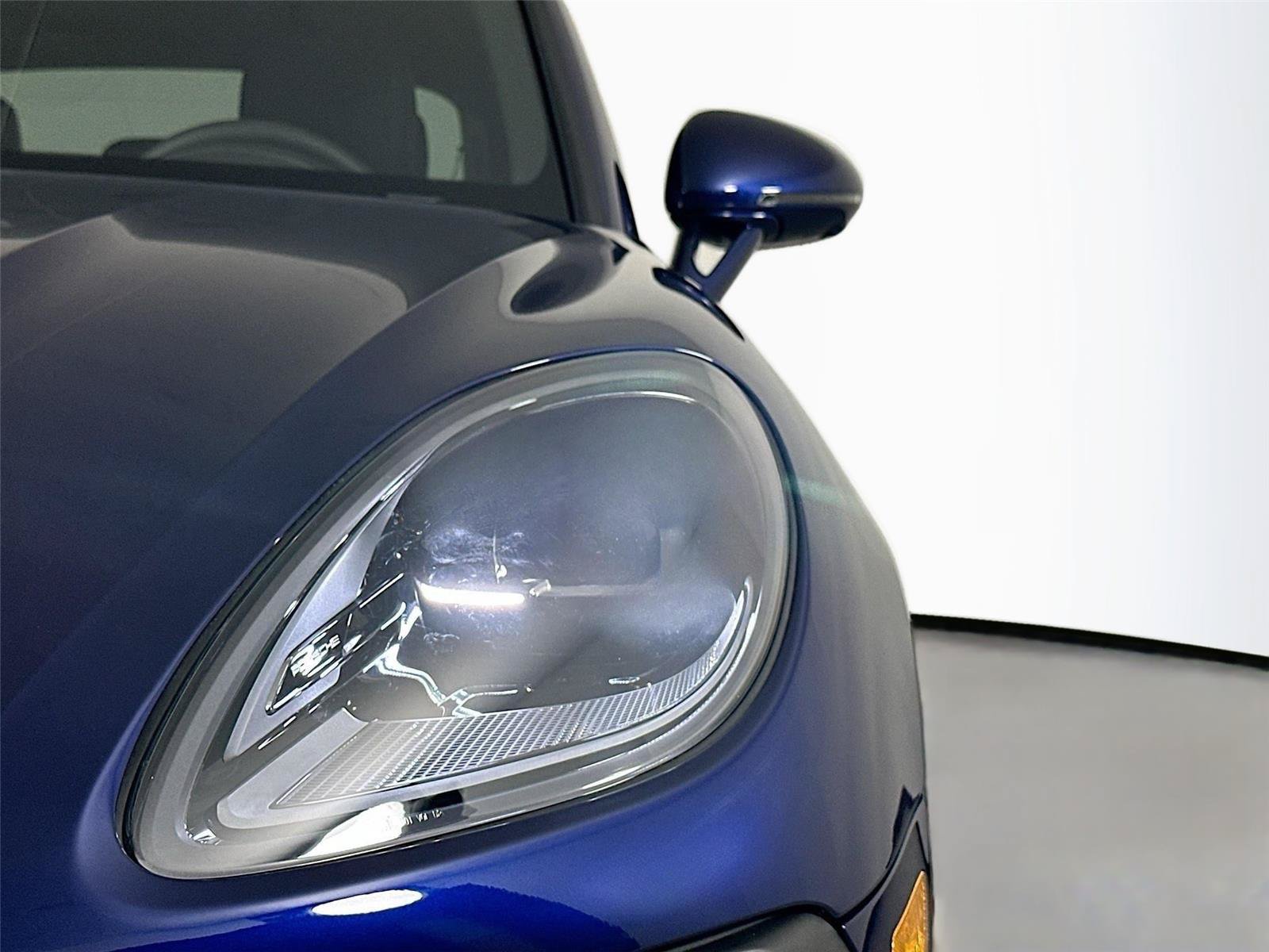 Certified 2026 Porsche Macan Turbo AWD/4WD image 15